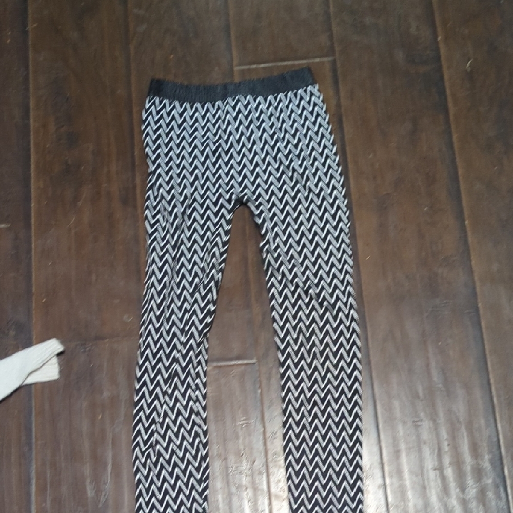 Kids Zigzag Pattern Leggings - Black and White